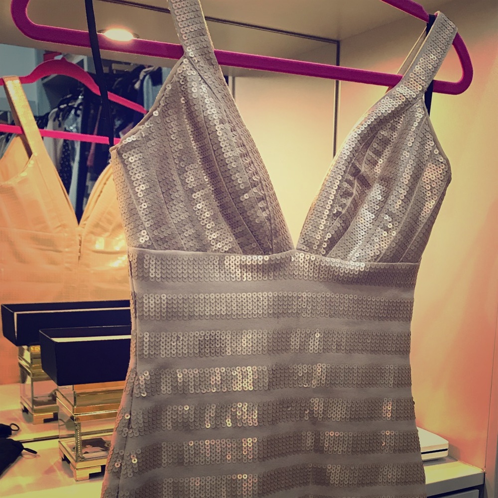 Bebe bandage dress gold xs